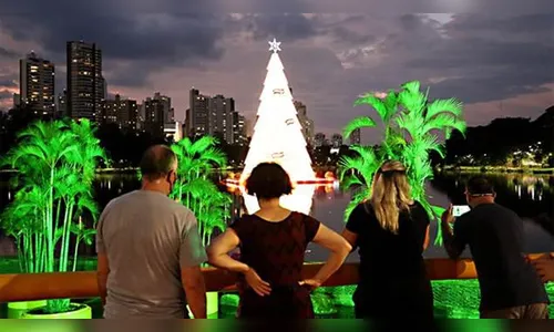 Londrina prepara decoração de Natal no Lago Igapó 2