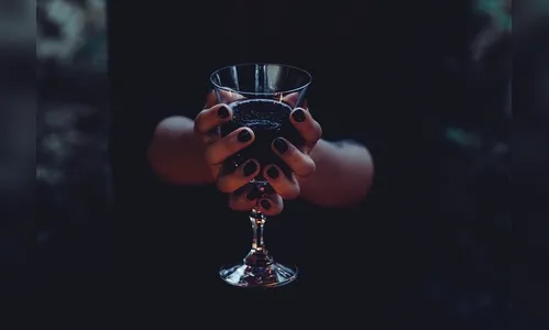 Mãe bêbada tenta agredir familiares e é levada para Upa