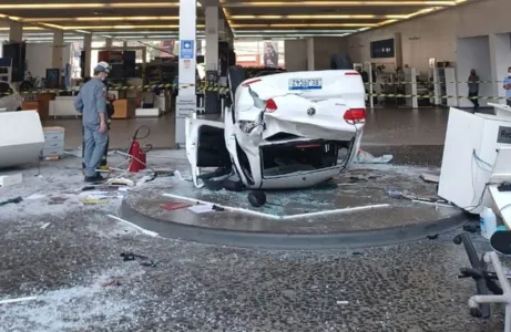 Manobrista que causou queda de carro de 3º andar não tem CNH