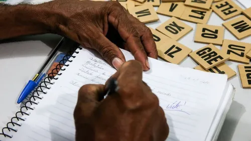 Matrículas e rematrículas da EJA acontecem neste mês
