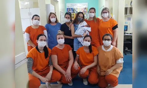 Mês do prematuro: mãe comemora alta médica de recém-nascido