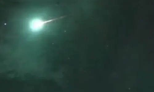 Meteoro passa pelo céu do Paraná; assista