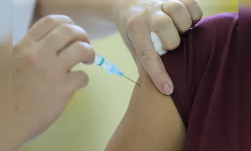 Ministério da Saúde recua e liberar vacinação de adolescente