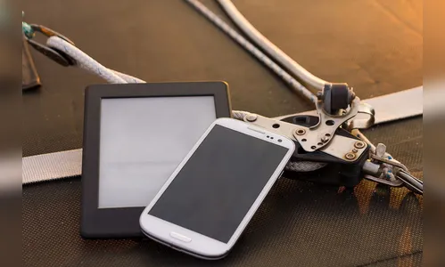 Mochila com celulares e tablets usados é encontrada