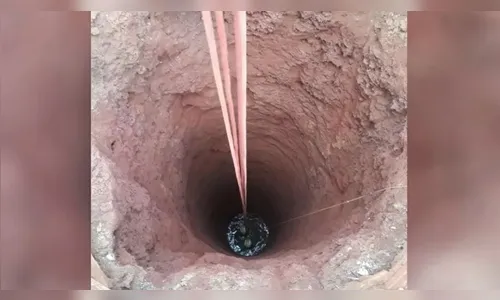 Mulher cai em cisterna de 12 metros no quintal de casa