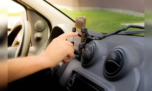 Mulher rouba carro de motorista de aplicativo no PR