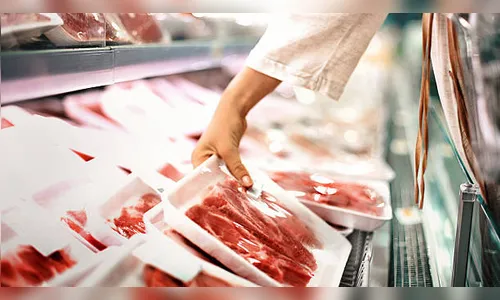 Mulheres são detidas furtando carne em supermercado