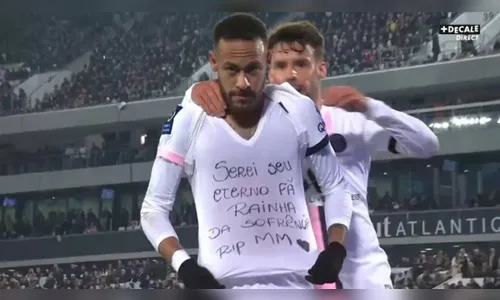 Neymar faz 2 gols e homenageia Marília Mendonça