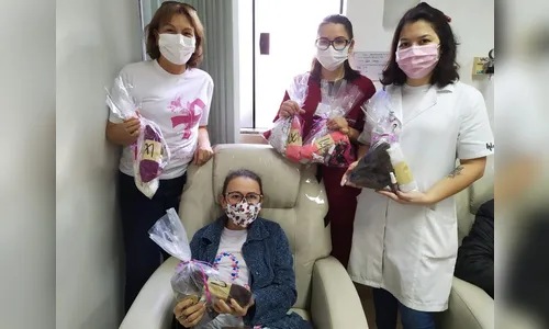 Pacientes em tratamento de câncer recebem 'Kits de afeto'