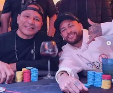 Pai de Neymar desabafa após jogador ser xingado por Galvão