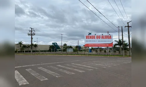 Palco da tradicional feira Movelpar, Expoara está a venda