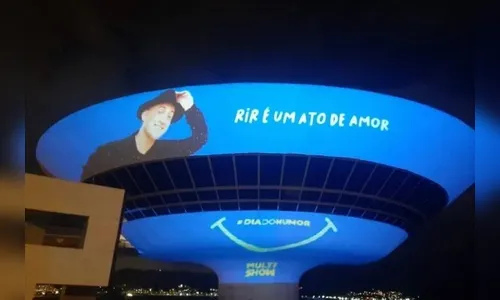 Paulo Gustavo é homenageado com projeção em museu de Niterói