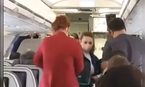 Piloto expulsa passageiro que recusou usar máscara em avião