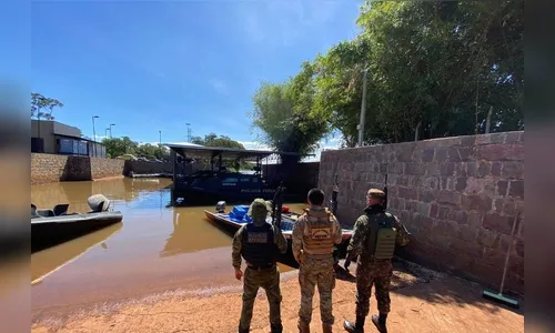 Polícia apreende 970 quilos de maconha em barcos de Guaíra