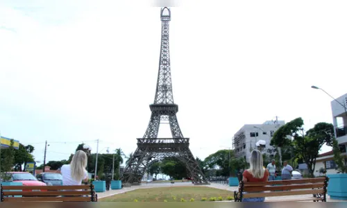 Homem é preso após furtar banco da Praça França, em Ivaiporã