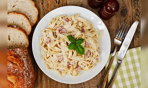 Receita do dia: Carbonara cremoso com mortadela