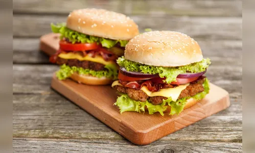 Receita do dia: aprenda a fazer um hambúrguer caseiro