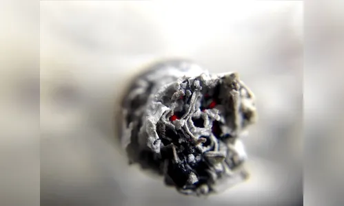 Tio entrega droga e objetos do sobrinho para PM Apucarana