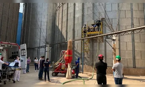 Trabalhadores ficam feridos em soterramento dentro de silo