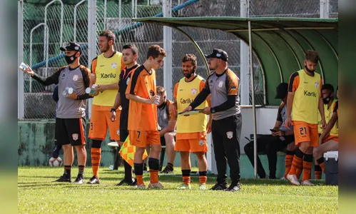 Laranja Mecânica visita o REC e pode garantir classificação