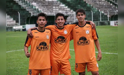Três irmãos jogam juntos na goleada do Laranja Mecânica