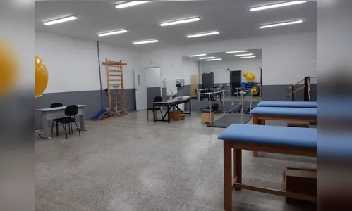 Unopar Arapongas inaugura clínica de fisioterapia