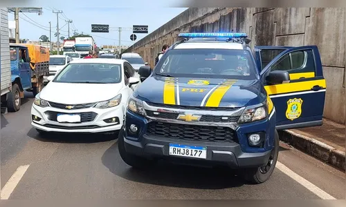 Carro roubado em Mandaguaçu é recuperado pela PRF em Maringá