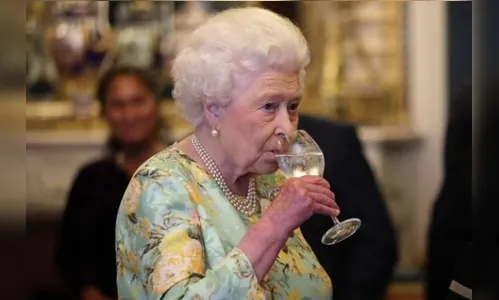 “Velha do Ano”: Rainha Elizabeth recusa prêmio