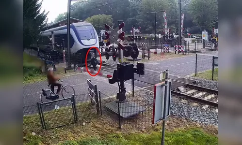 Vídeo: Mulher escapa de ser esmagada por trem por um triz