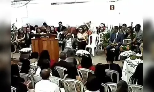 Vídeo: Pastor sofre AVC durante culto e morre após 3 dias