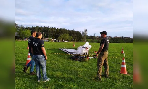 Vídeo: asa-delta quebra durante voo e deixa pessoas feridas
