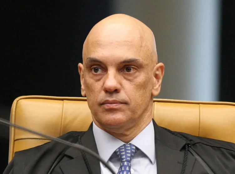 Alexandre abre inquérito contra Bolsonaro por fake news