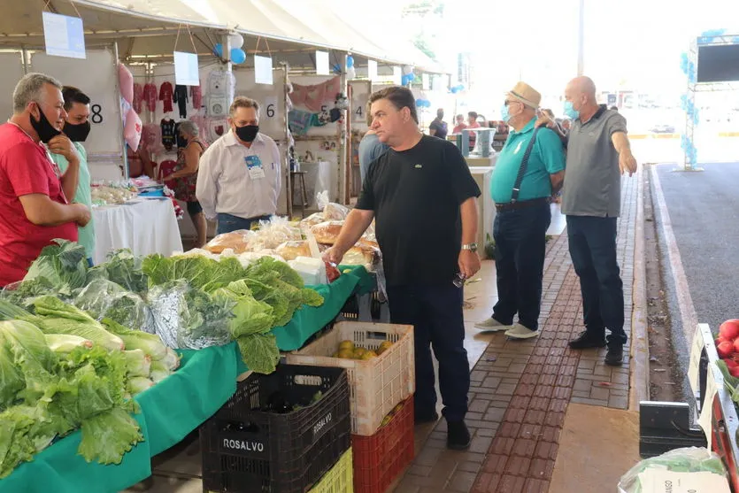 Arapongas reúne 20 expositores durante Feira do MEI