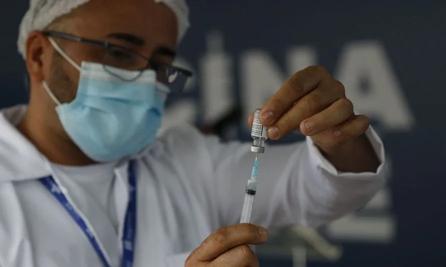 Brasil tem 65,09% da população totalmente vacinada