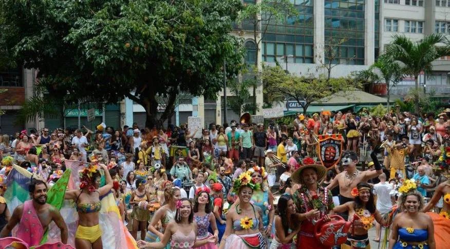 Deputado pede o cancelamento do Carnaval 2022 no PR