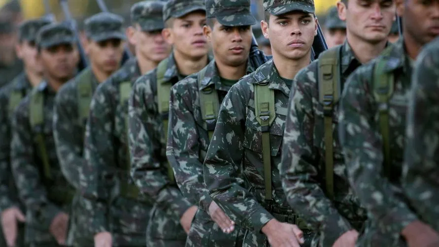 Exército proíbe militares de enviar fake news sobre a Covid