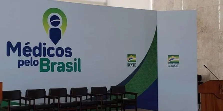 Gestão Bolsonaro tenta efetivar substituto do Mais Médicos