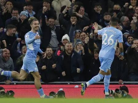 Manchester City massacra Leeds e aumenta vantagem