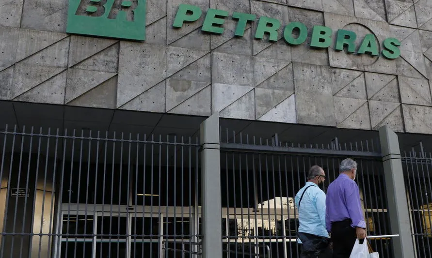 Petrobras reduz preço da gasolina para distribuidoras