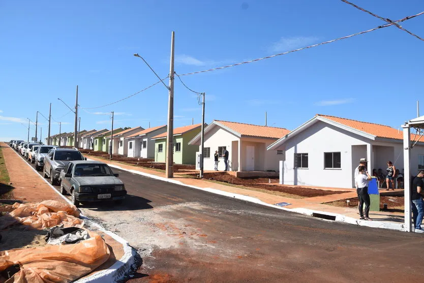 Prefeito de Lunardelli entrega 28 casas populares; assista