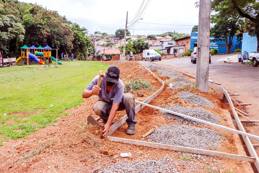 Prefeitura instala calçadas na região do Horto Municipal