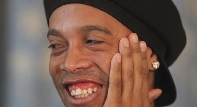 Ronaldinho pode ser preso se não pagar pensão em até 7 dias