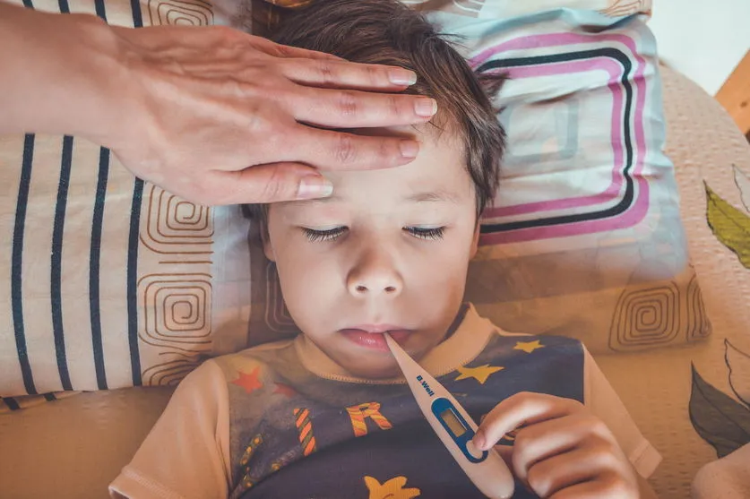 Saiba o que fazer em caso de sintomas gripais em crianças