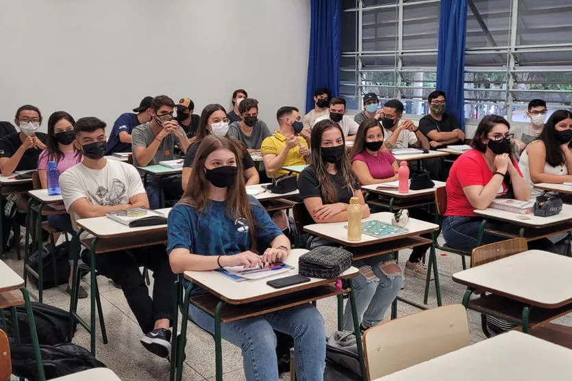 UEM retoma aulas presenciais das graduações nesta segunda