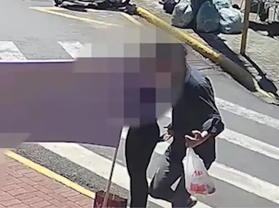 Vídeo: homem passa a mão em jovem no centro de Apucarana