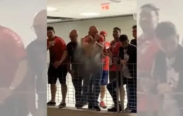 Vídeo: torcedor joga copo em Luciano Hang durante jogo