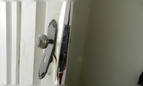 Ladrão arromba casa e furta camionete que estava na garagem