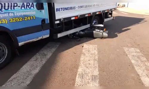 Acidente no centro de Arapongas deixa motociclista ferido