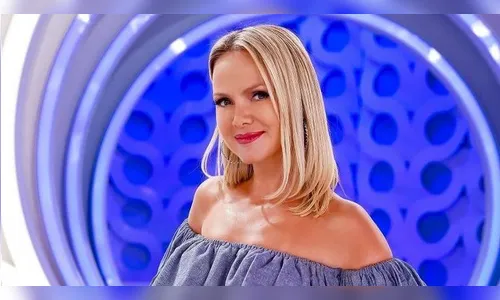 Aos 48 anos, Eliana posa de biquíni fio-dental na internet