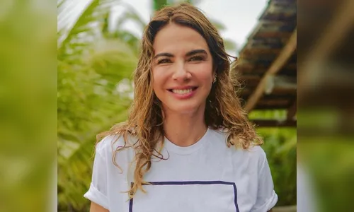 Aos 52 anos, Luciana Gimenez posa de biquíni e ganha elogios